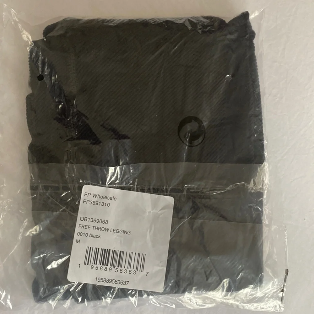 Free People‎ Movement Black Free Throw leggings, Size M, NWT